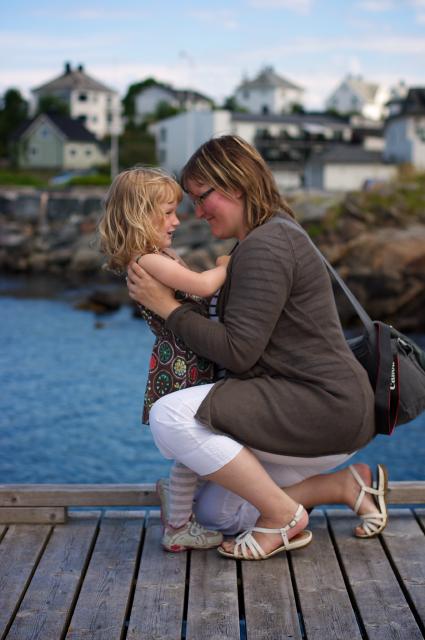 A mother-daughter moment (by Morten Brekkevold) A mother-daughter moment