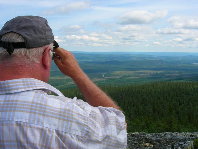 Helge speider ut fra Halvardflovålen