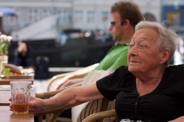 Farmor på Nyhavn (by Morten Brekkevold) Farmor på Nyhavn